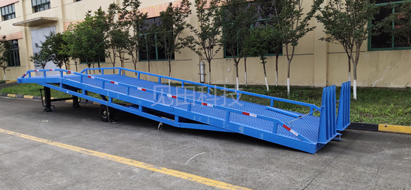 成都見田科技成功交付美涂士集團(tuán)移動(dòng)登車橋
